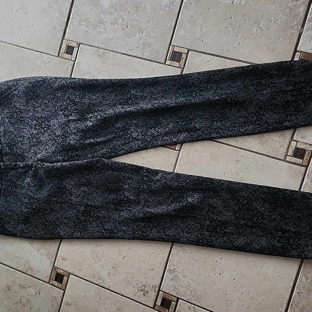 Vince Camuto Black & Gray Floral Pattern Print  Pants